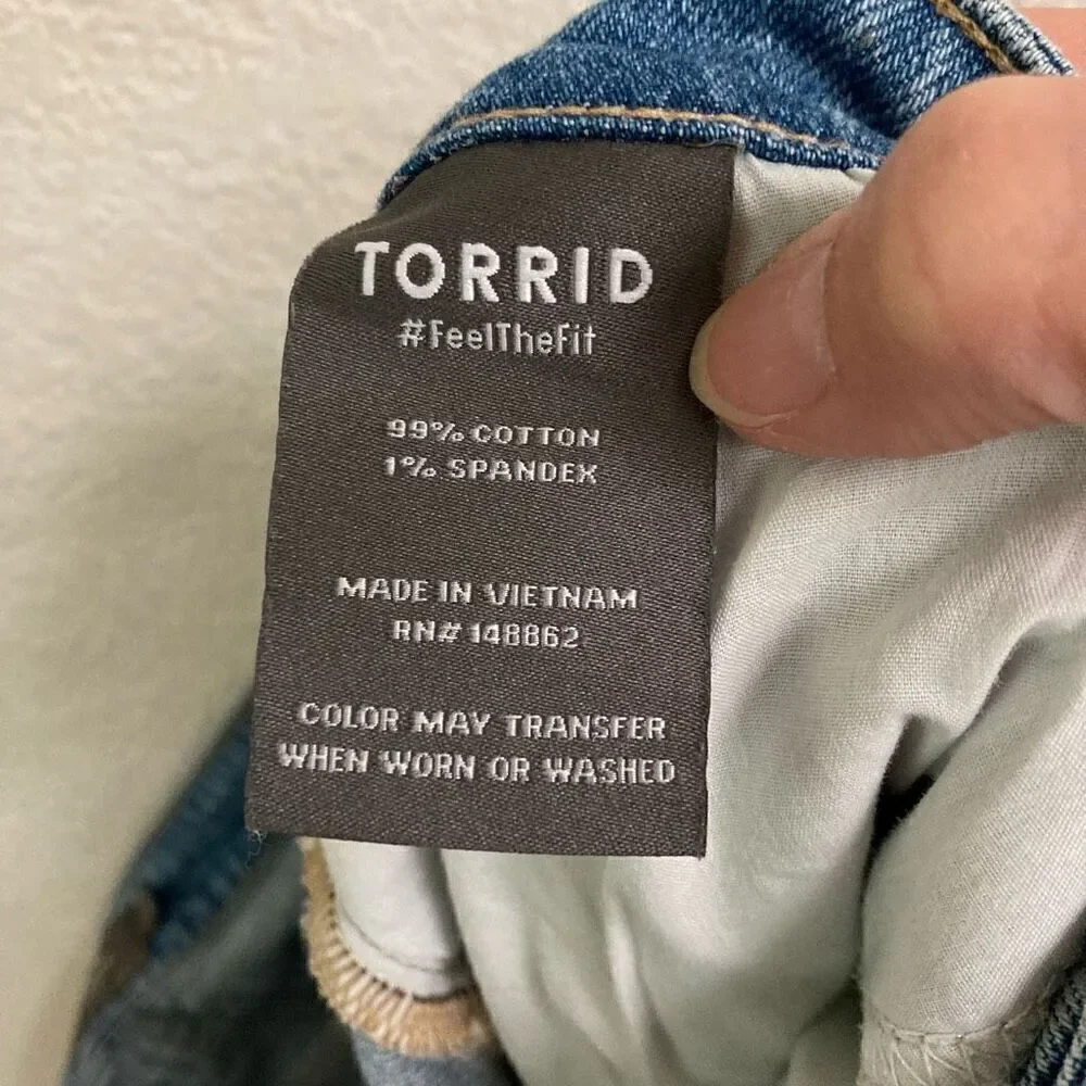 Torrid Boyfriend Shorts 18 Distressed Bermuda Cut Off Jean‎ Stretch Button Fly ￼